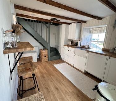 Newquay Casa | Cottage Close To Beach-With Parking-Garden-Peaceful Setting