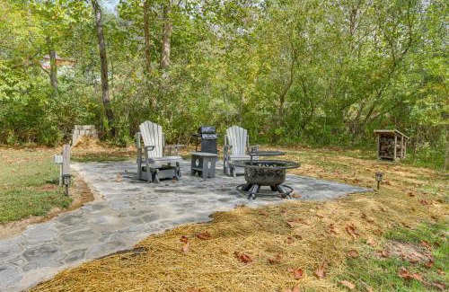 Logan Casa | Cottage Close to Caves and Trails in Hocking Hills!