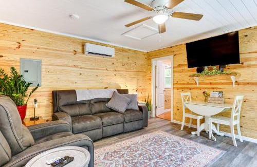Logan Casa | Cottage Close to Caves and Trails in Hocking Hills!