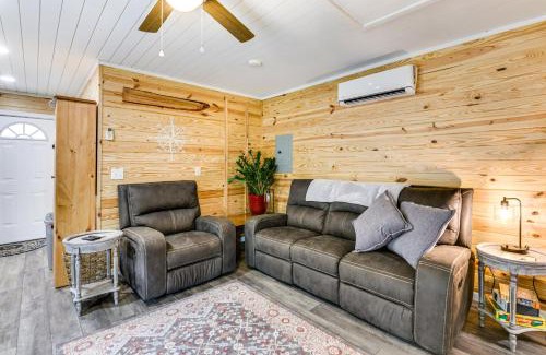 Logan Casa | Cottage Close to Caves and Trails in Hocking Hills!
