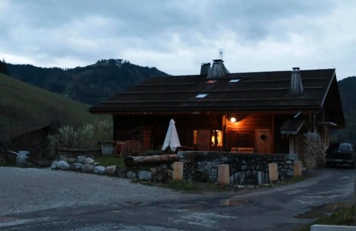 La Clusaz Cabaña | Casita de campo 'Du Bas' con vistas a la montaña y Wi-Fi