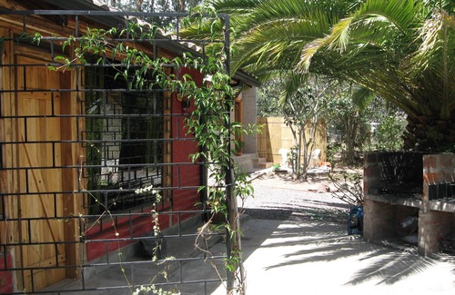 Pifo Cabina | Cabaña para 4 personas en amplio jardín con patio y estacionamiento.