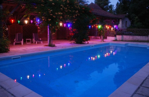 Saint-Martin-de-Riberac Cabaña | Casa rural 'Pas de Soucis' con piscina compartida