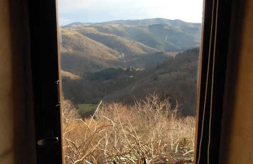Gluiras Casa | Casita de campo "Gîte De Chapelèche Les Genêts 7 Pl" con vistas a la montaña