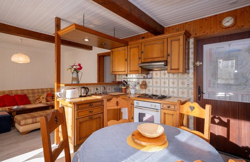 Aillon-le-Jerune Chalet De Esquí | Casita de campo "Gite 4 Personnes" con vistas a la montaña y terraza compartida