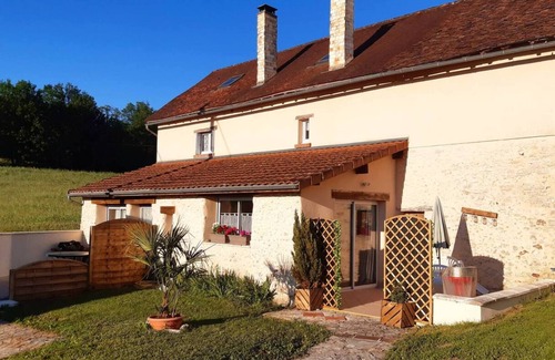 Fossemagne Cabaña | Cottage 'Gite Cosy En Pierres Apparentes' with Private Pool, Terrace and Shared Garden