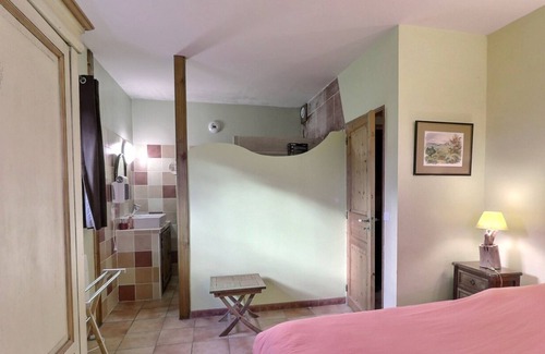 Silhac Casa | Cottage 'Gite Environnement Sauvage Avec Vue' with Mountain View, Private Terrace and Wi-Fi