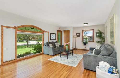 Cottage Grove Casa | Cottage Grove Haven, Spacious 4-Bed, 3 Baths Retreat