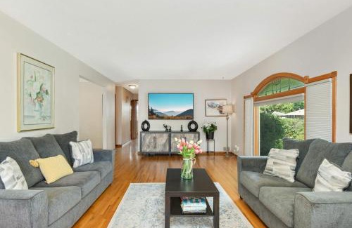 Cottage Grove Casa | Cottage Grove Haven, Spacious 4-Bed, 3 Baths Retreat