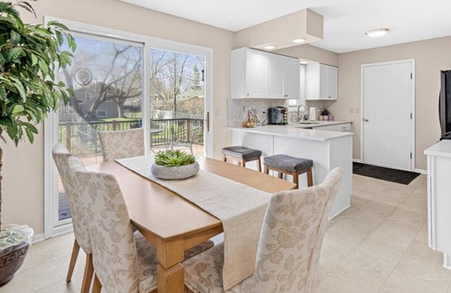 Cottage Grove Casa | Cottage Grove-Woodbury Suburban Retreat by Minne-Getaway