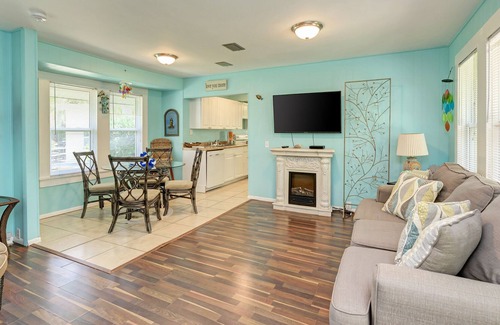Bradenton Beach Casa | Cottage Haven-one Minute Walk To The Beach-private Yards-keyless Locks