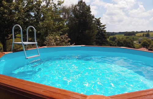 Les Salles Lavauguyon Cabaña | Cottage in Lavauguyon, on Route Coeur de Lion, Close to Chateau With Pool