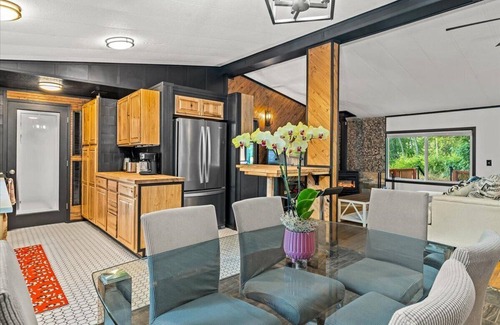 Camano Island Cabaña | Relax in Camano Island with view to Forest
