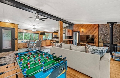 Camano Island Cabaña | Relax in Camano Island with view to Forest