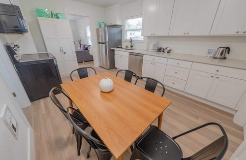 Coos Bay Casa | #StayInMyDistrict Primrose Cottage Coos Bay