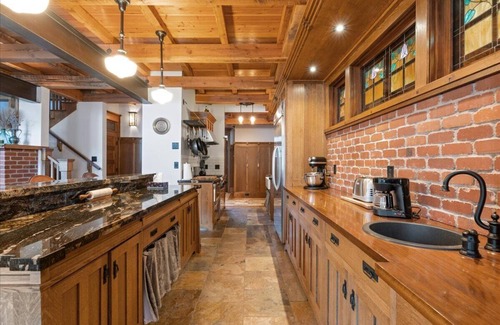 Cultus Lake Cabaña | Cottage in Cultus Lake!