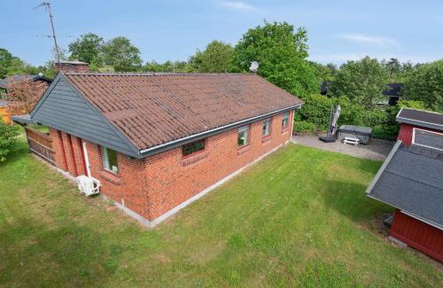 Fjellerup Strand Casa | Cottage In Fjellerup With Outdoor Spa