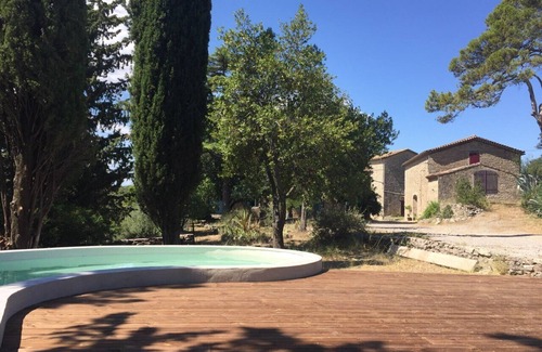 Brouzet-les-Quissac Cabaña | Cottage in a stone farmhouse in the heart of a vineyard estate in Pic Saint-Loup