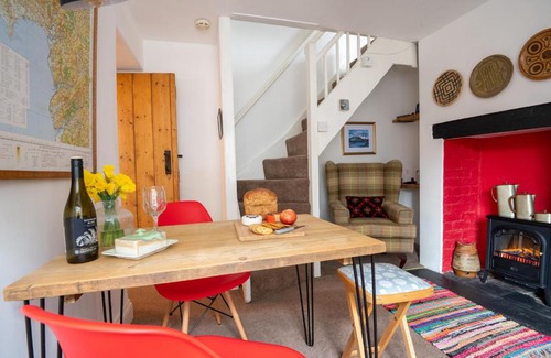 Dolgellau Casa | Cottage in heart of Dolgellau with parking