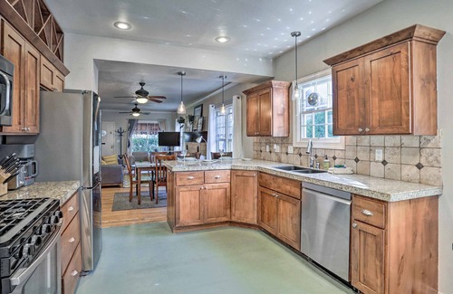 North End Cabaña | Cottage in Hyde Park: Yard, 1 Mi to Dtwn