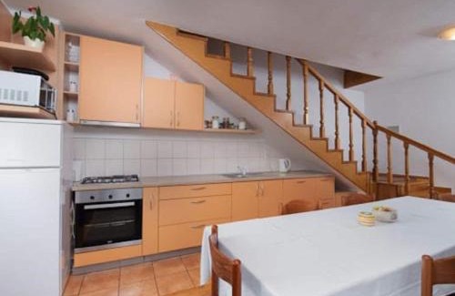 Lovinac Casa | Cottage in Lovinac near Paklenica Park