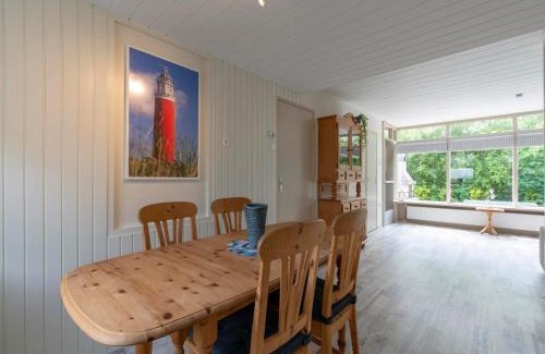 Sint Maartensvlotbrug Casa | Cottage in Netherlands with Garden & BBQ