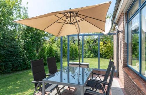 Sint Maartensvlotbrug Casa | Cottage in Netherlands with Garden & BBQ