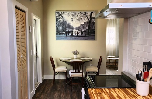 West Dover Cabaña | Cottage in Private Village On VT-100 (5-min to Mount Snow)