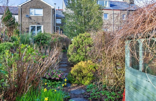 Ffestiniog Cabaña | Casa rural de 2 dormitorios en Llan Ffestiniog, Sin depףsito