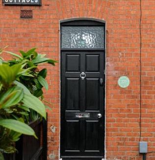 Queens Quarter Casa | Cottage in the City The Harland Rathdrum Cottage