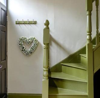 Queens Quarter Casa | Cottage in the City The Harland Rathdrum Cottage