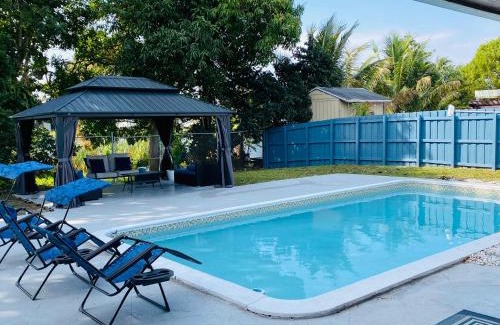 Miami Gardens Casa | Cottage in the Gardens!