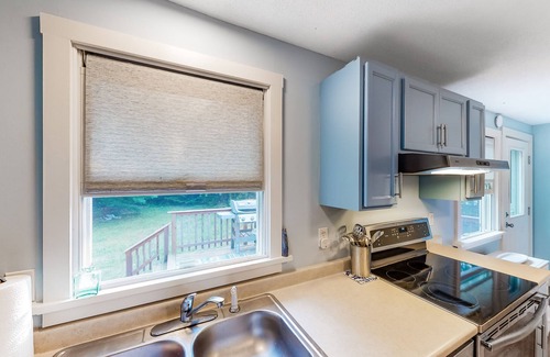 Otter Creek Casa | Cottage in the middle of Acadia with great deck - near trails, town & beaches