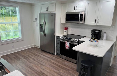 White Pine Casa | Cottage in the Pines! Charming 2-bedroom bungalow in White Pine