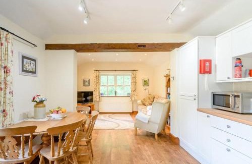 Garton Casa | Cottage In The Pond W43212