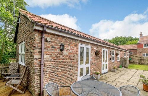 Garton Casa | Cottage In The Pond W43212