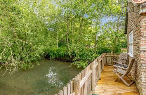 Garton Casa | Cottage In The Pond W43212