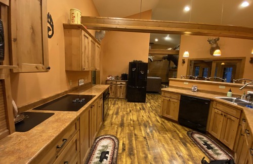 Hatfield Casa | Cottage in the Woods - SxS/ATV/Snowmobile Trails Hunters Fat tire bikers Welcome