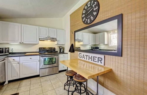 Lakeville Casa | Cottage in the woods
