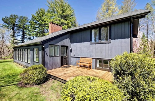 Lakeville Casa | Cottage in the woods