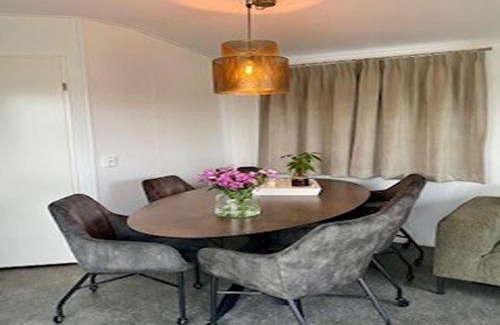 Koudekerke Chalet De Esquí | Cottage in Zeeland with Pet-Friendly Stay