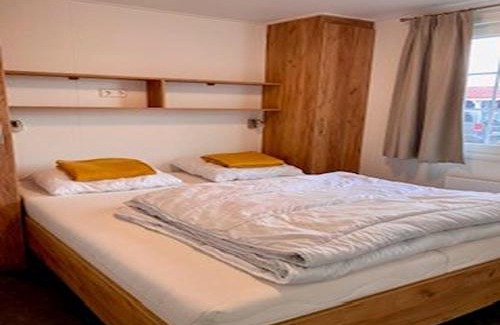 Koudekerke Chalet De Esquí | Cottage in Zeeland with Pet-Friendly Stay