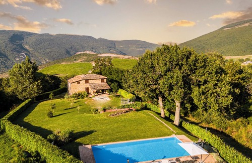 Castelraimondo Casa | Cottage Nasca – Historia, Paisajes y Piscina