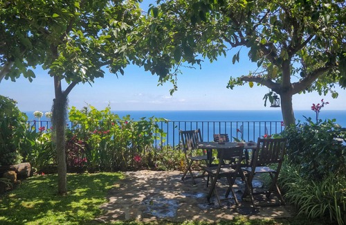 Arco da Calheta Cabaña | Cottage Junior, a green nest with ocean view