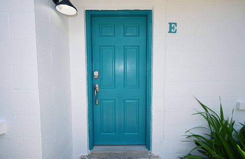 Navarre Cabaña | Cottage just steps from the water!