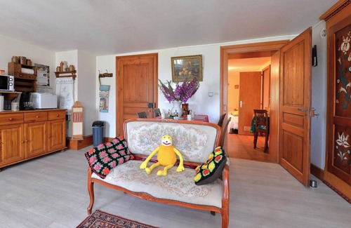 Orbey Cabaña | Casita de campo "Les Hirondelles" con vistas a la montaña, jardín compartido y Wi-Fi