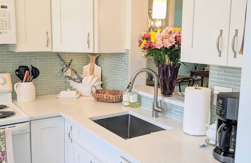 Stuart Condominio | “Cottage-Like” 2 Beds/2 Bath Condo Close To Beaches & The Heart Of ‘Old Stuart'