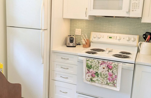 Stuart Condominio | “Cottage-Like” 2 Beds/2 Bath Condo Close To Beaches & The Heart Of ‘Old Stuart'