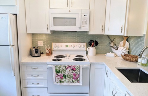 Stuart Condominio | “Cottage-Like” 2 Beds/2 Bath Condo Close To Beaches & The Heart Of ‘Old Stuart'