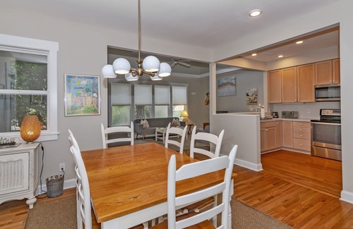 Bald Head Island Casa | Cottage located in the middle of the island and amenities. Screened in porch and open concept living